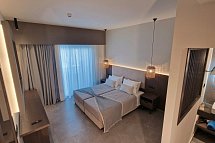Cosmopolitan Kos - Wohnbeispiel Juniorsuite Swim-Up (Zimmercodierung J1Q)