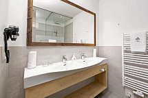 Trattlerhof - Beispiel Bad Doppelzimmer Premium (Zimmercodierung DM1)
