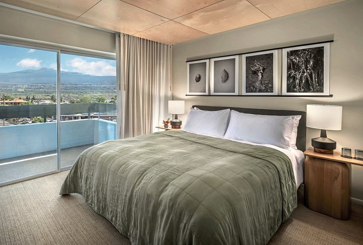Pacific 19 Kona - Wohnbeispiel Traverse Room, 1 King Bed, Town View (Zimmercodierung UG2)
