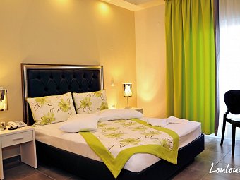 Louloudis Boutique Hotel - Wohnbeispiel Doppelzimmer seitl. Meerblick (Zimmercodierung DBN)