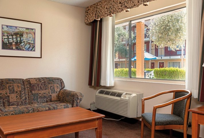 Mardi Gras Hotel & Casino - Pool