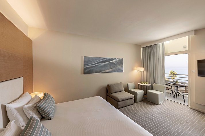 Capo Bay Hotel - Wohnbeispiel Doppelzimmer Deluxe Meerblick (Zimmercodierung DDM)
