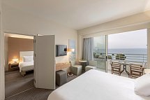 Capo Bay Hotel - Wohnbeispiel Familienzimmer mit Verbindungstür Meerblick (Zimmercodierung FVM)