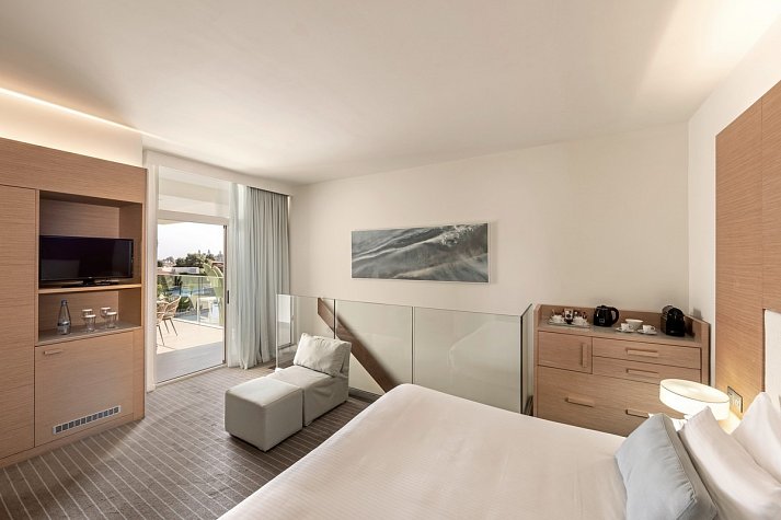 Capo Bay Hotel - Wohnbeispiel Suite Meerblick (Zimmercodierung WBM)