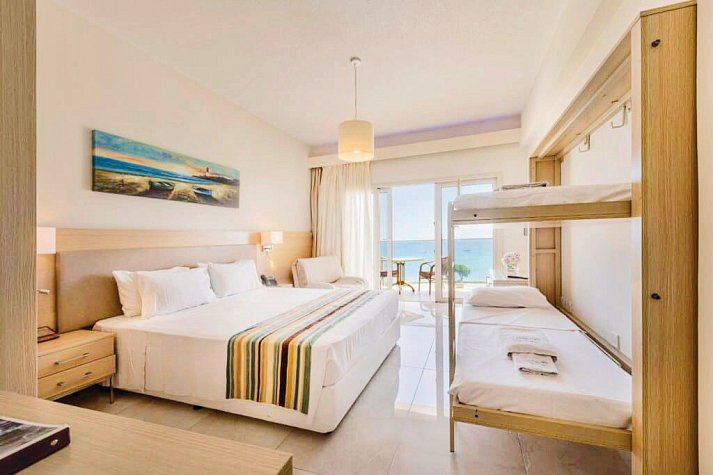 Pernera Beach - Wohnbeispiel Familienzimmer Superior Meerblick (Zimmercodierung FSM)