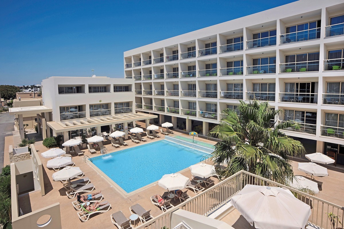Nelia Gardens Hotel