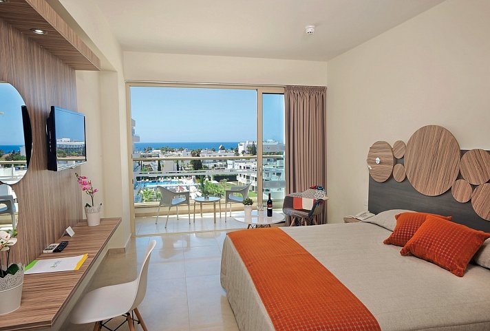 Nelia Gardens Hotel - Wohnbeispiel Doppelzimmer Poolblick (Zimmercodierung DBP)