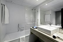 TRYP by Wyndham Lisboa Caparica Mar - Beispiel Bad Doppelzimmer (Zimmercodierungen DBL, DBN & DBM)