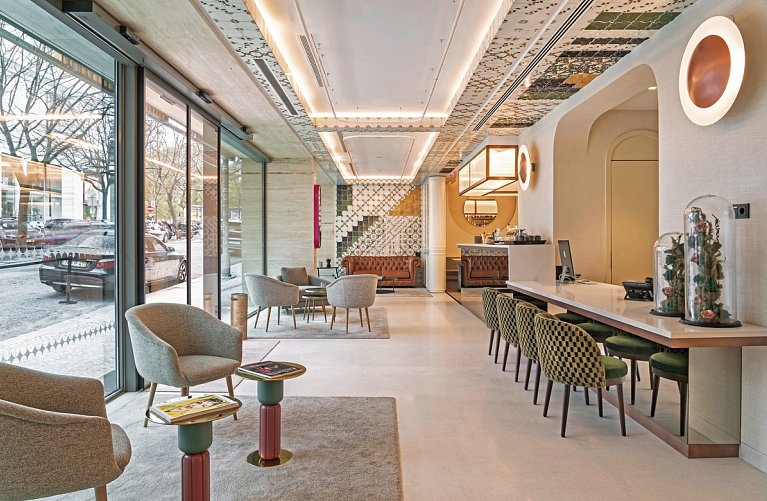 Luster Hotel