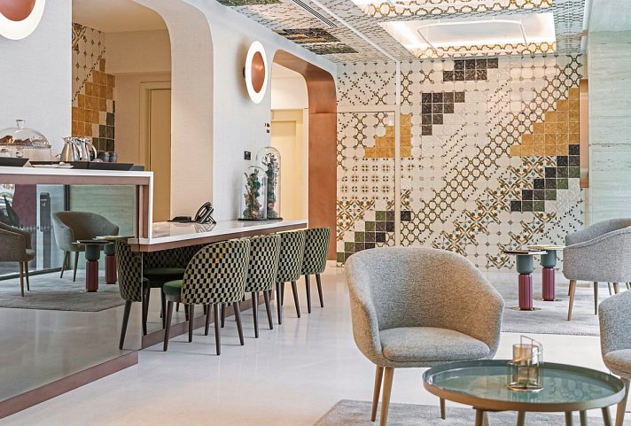 Luster Hotel