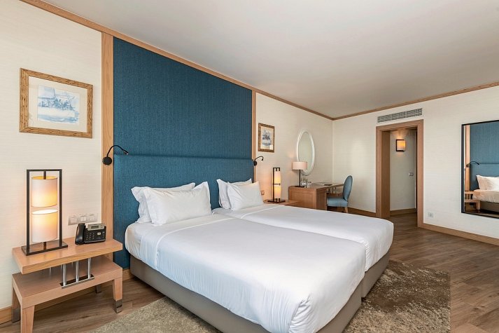 Sesimbra Oceanfront Hotel - Wohnbeispiel Doppelzimmer Premium Deluxe Meerblick (Zimmercodierung DMM)