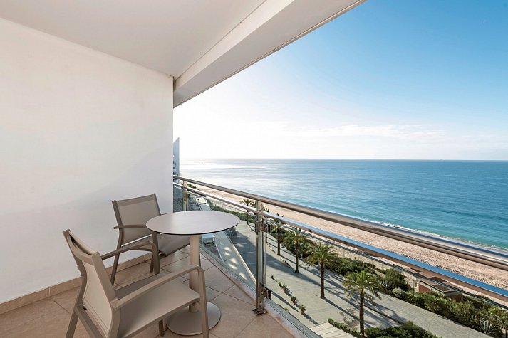 Sesimbra Oceanfront Hotel - Beispiel Balkon Doppelzimmer Premium Deluxe Meerblick (Zimmercodierung DMM)