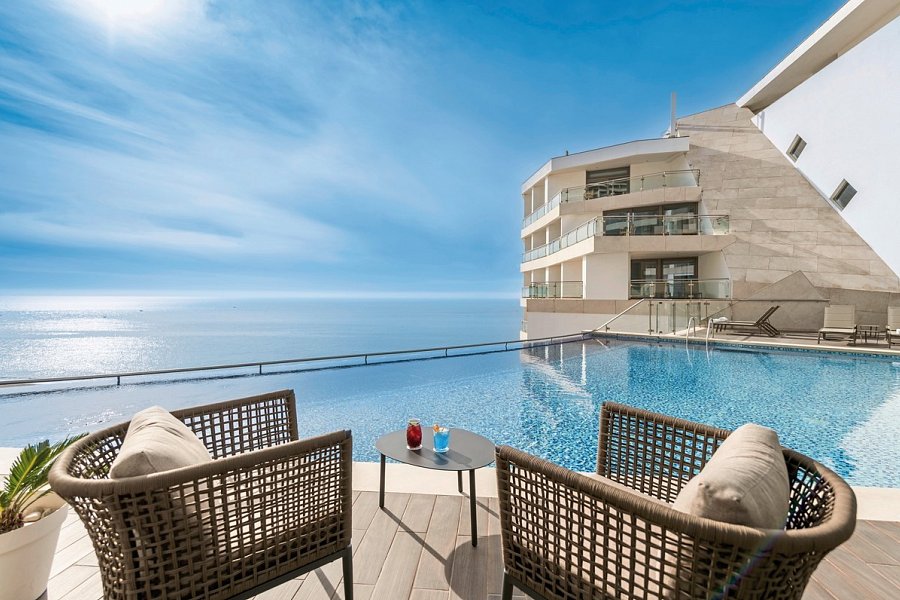 Sesimbra Oceanfront Hotel