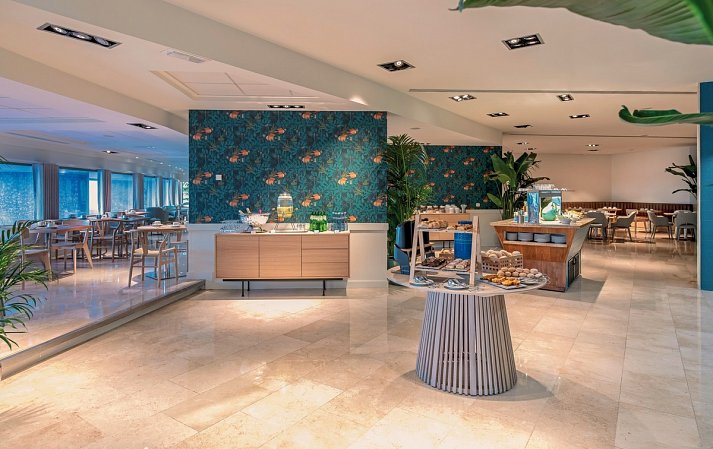 Sesimbra Oceanfront Hotel