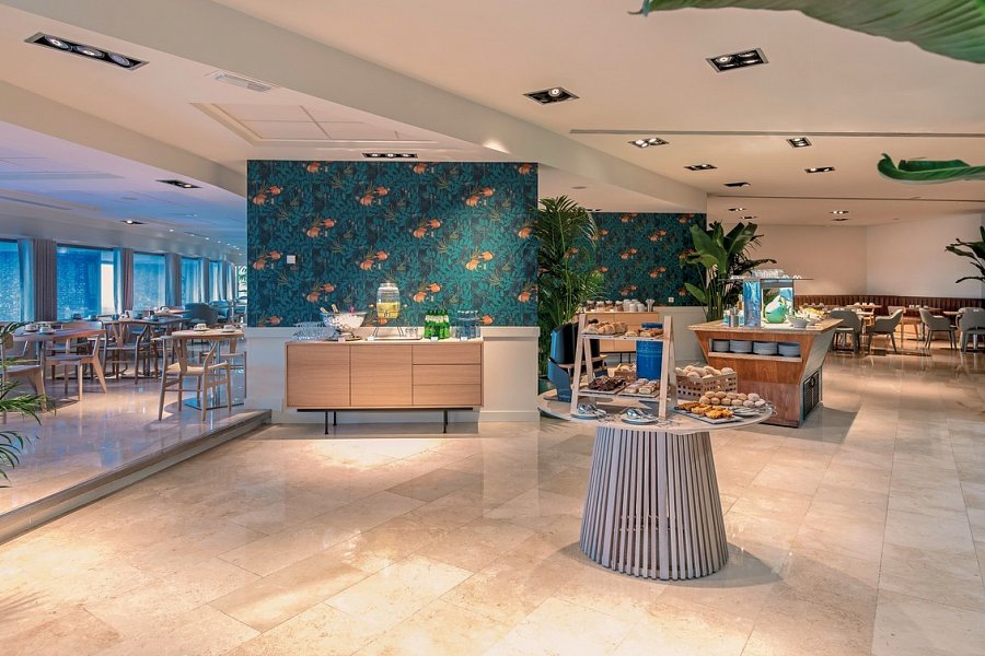 Sesimbra Oceanfront Hotel