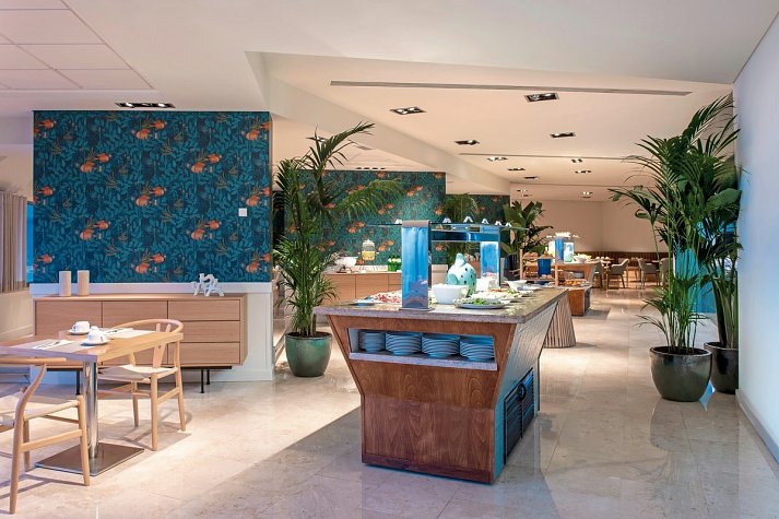 Sesimbra Oceanfront Hotel