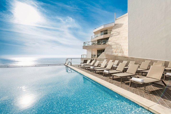 Sesimbra Oceanfront Hotel