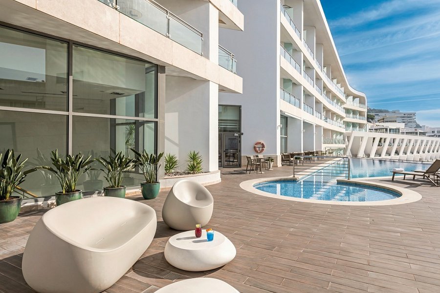 Sesimbra Oceanfront Hotel