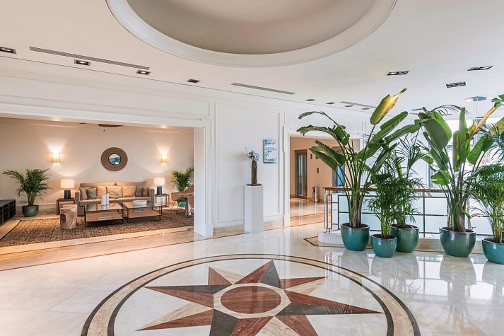 Sesimbra Oceanfront Hotel