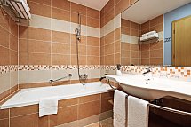 Grand Hotel Primus - Beispiel Bad Doppelzimmer (Zimmercodierungen DB1 & DC1)