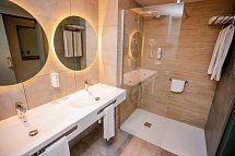 Gloria Palace San Agustín Thalasso & Hotel - Beispiel Bad Doppelzimmer (Zimmercodierungen DBM & D1M)