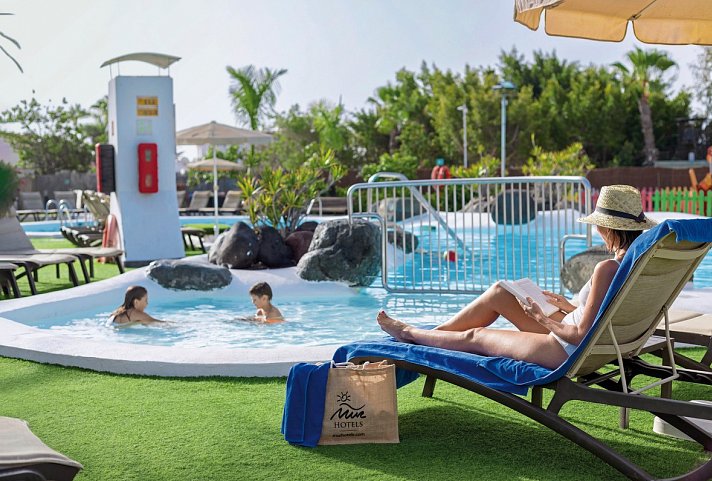 MUR Bungalows Parque Romántico