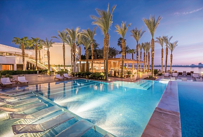 Hilton Luxor Resort & Spa