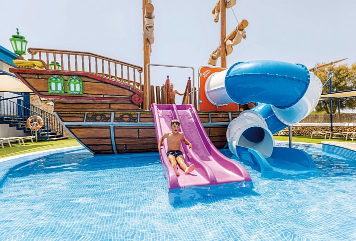 Royal Son Bou Family Club