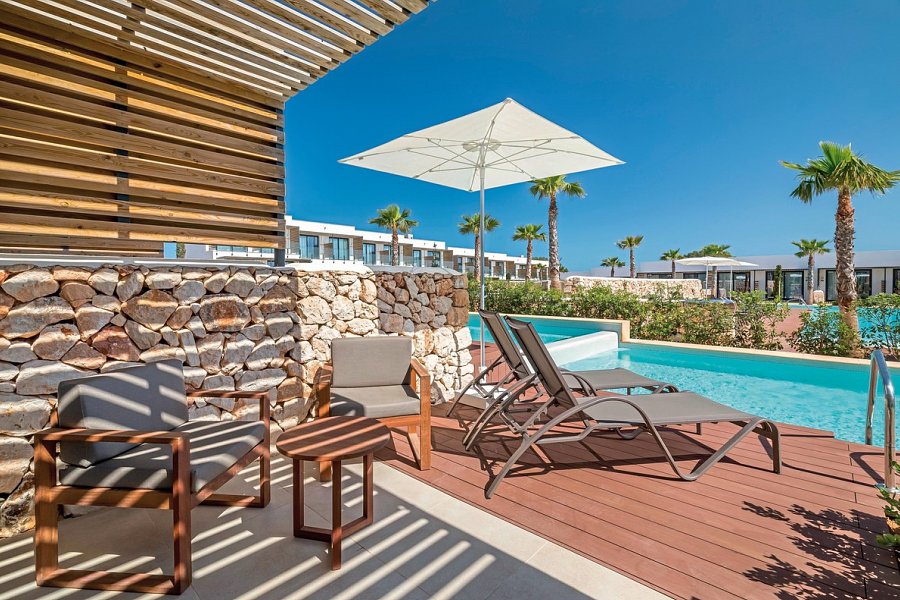 Barceló Nura - Wohnbeispiel Juniorsuite mit halbprivatem Pool (Zimmercodierung JBP)
