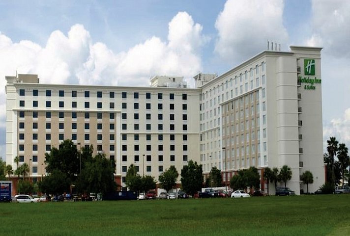 Holiday Inn & Suites Across from Universal Orlando