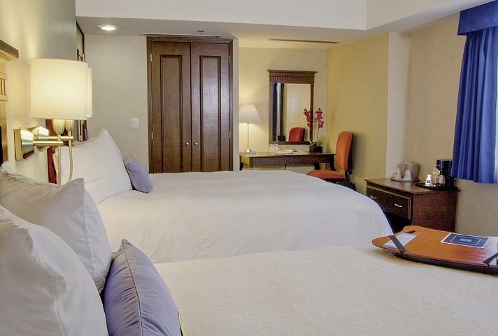 Hampton Inn & Suites