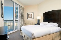 Doubletree Ocean Point Resort & Spa - Wohnbeispiel One Bedroom Suite, One King Bed, Partial Ocea