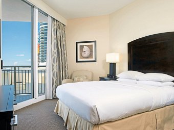 Doubletree Ocean Point Resort & Spa - Wohnbeispiel One Bedroom Suite, One King Bed, Partial Ocea
