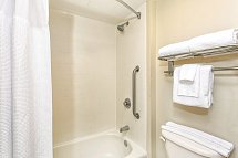 Springhill Suites Miami Airport South Blue Lagoon - Beispiel Bad