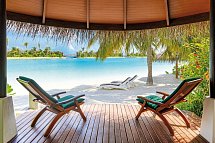 Sheraton Maldives Full Moon Resort & Spa - Beispiel Terrasse Beachfront Deluxe (Zimmercodierung UD2)