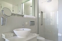 Holiday Inn Resort Kandooma Maldives - Beispiel Bad Overwater Villa (Zimmercodierungen VX1 & VX2)