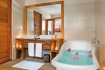 Kudafushi Resort & Spa - Beispiel Bad Water Villa with Pool (Zimmercodierungen VX2 & VH4)