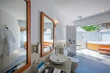 Niva Kuramathi Maldives - Beispiel Bad Superior Beach Villa (Zimmercodierung VB3)