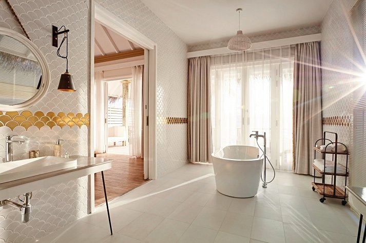 Sun Siyam Iru Veli - Beispiel Bad Ocean Villa with Pool (Zimmercodierungen VX1 & VV3)