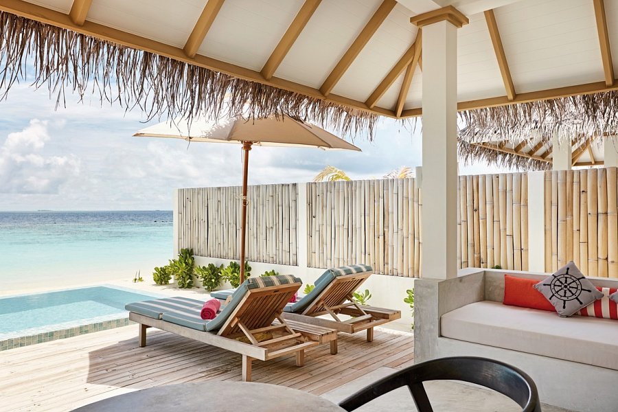 Sun Siyam Iru Veli - Beispiel Terrasse Family Beach Villa with Pool (Zimmercodierungen FB1 & FV1)