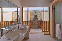 Brennia Kottefaru - Beispiel Bad Water Villa (Zimmercodierungen VX1, VX4, VX7 & VX9)