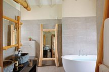 You&Me Maldives - Beispiel Bad Aqua Suite with Slide (Zimmercodierungen WX1 & WX7)