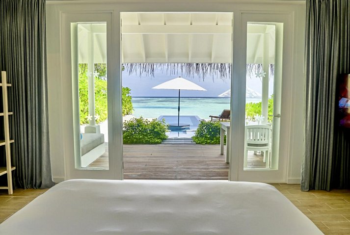 LUX* South Ari Atoll, Maldives - Wohnbeispiel Beachfront Infinity Pool Villa (Zimmercodierungen VB4 & VV4)