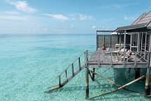 Komandoo Island Resort & Spa - Wohnbeispiel Jacuzzi Water Villa (Zimmercodierungen VX1, VX8, UD4 & VD4)