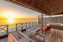 Komandoo Island Resort & Spa - Wohnbeispiel Jacuzzi Water Villa (Zimmercodierungen VX1, VX8, UD4 & VD4)