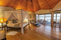 Komandoo Island Resort & Spa - Wohnbeispiel Ocean Jacuzzi Water Villa (Zimmercodierungen VX2, VX9, UD5 & VD5)