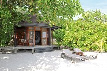 Komandoo Island Resort & Spa - Wohnbeispiel Beach Villa (Zimmercodierungen VB1, VB7, UD1 & VD1)