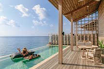 Kudadoo Maldives Private Island - Floating Breakfast
