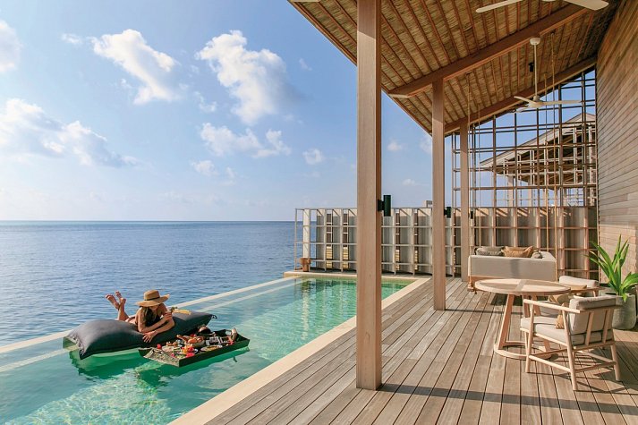 Kudadoo Maldives Private Island - Floating Breakfast