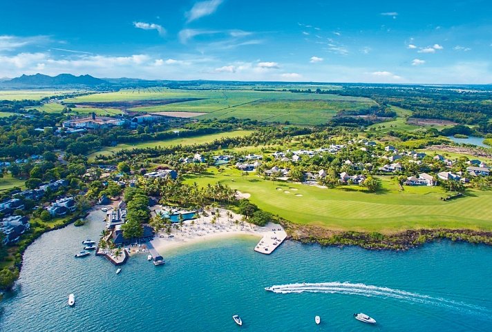 The Bay Club at Anahita